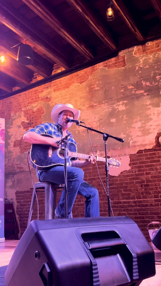 Y'all, join us in wishin' a happy birthday today to the Ole Red it all started at! 🥳🎂 Here's to seven amazing years and many more to come in Blake's hometown! 🐾