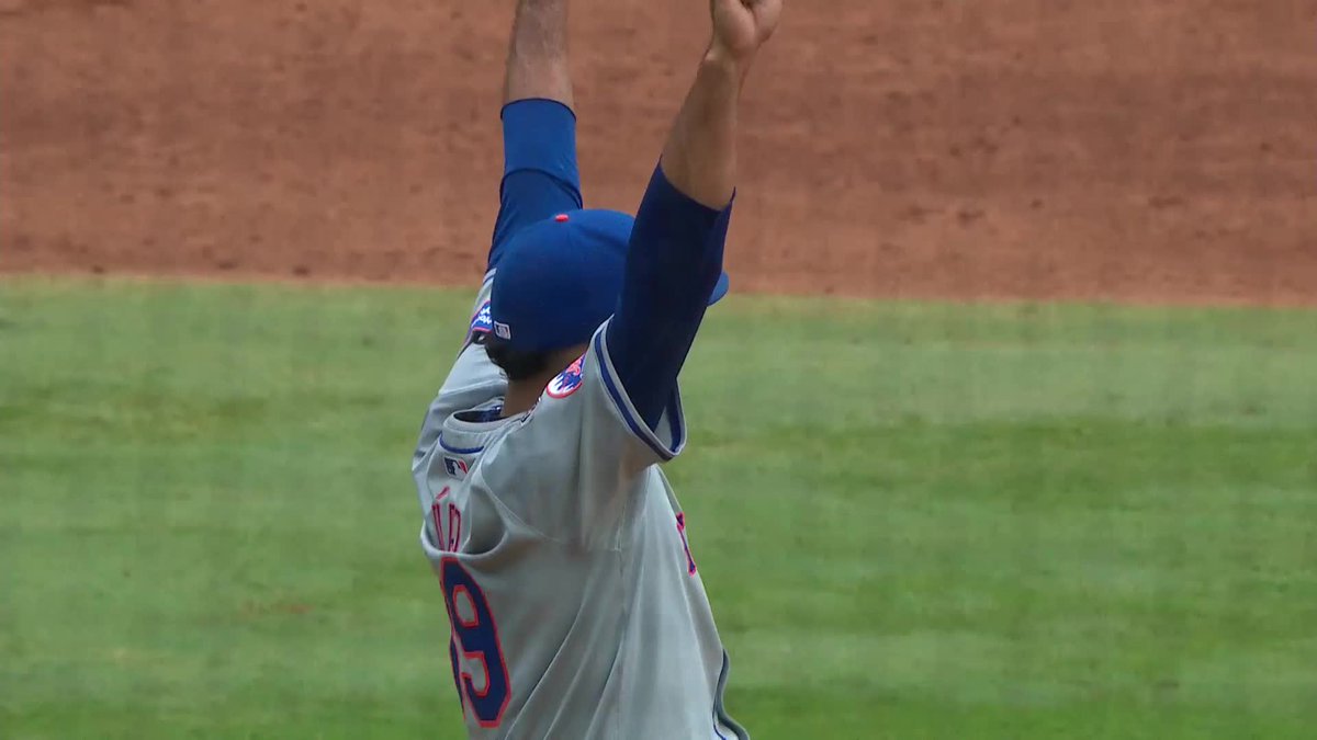 Edwin Díaz spiked his glove after shutting the door in the 9th 🔥