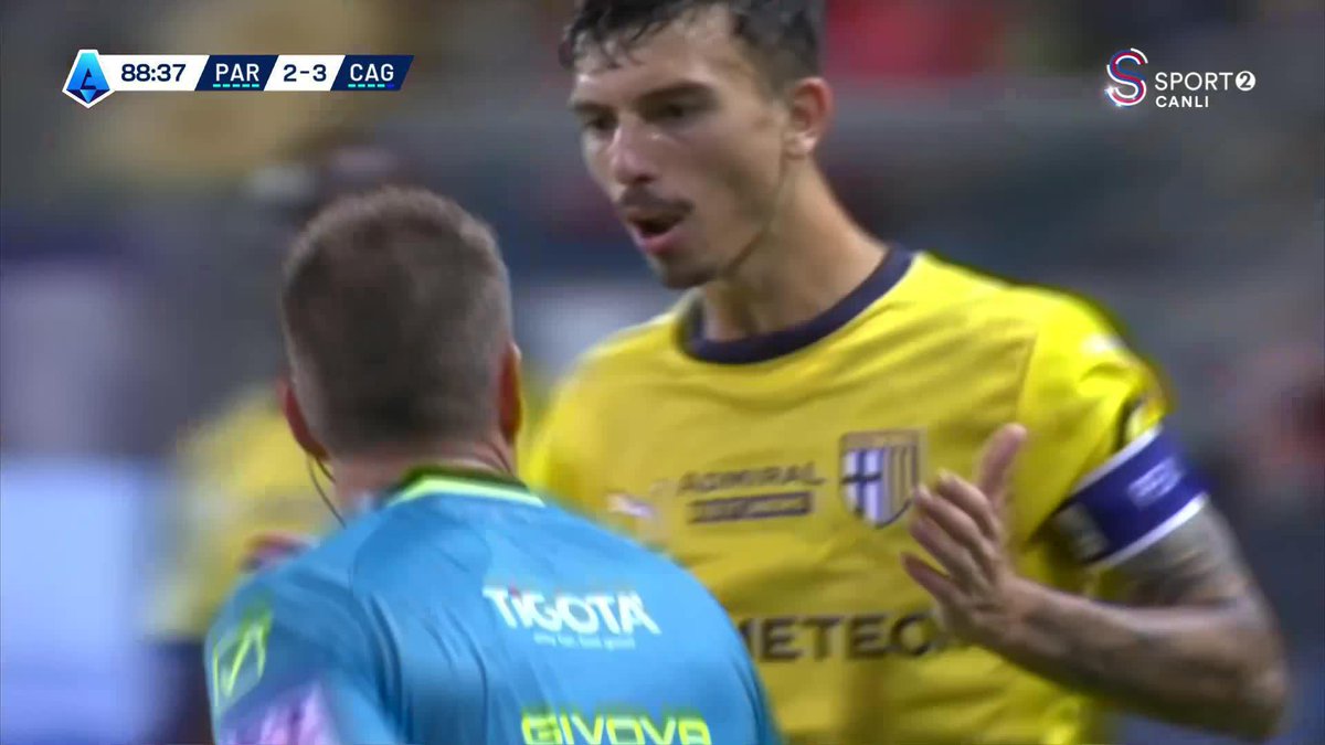 Parma-Cagliari maçında 1 dakika içinde 2 gol atıldı.