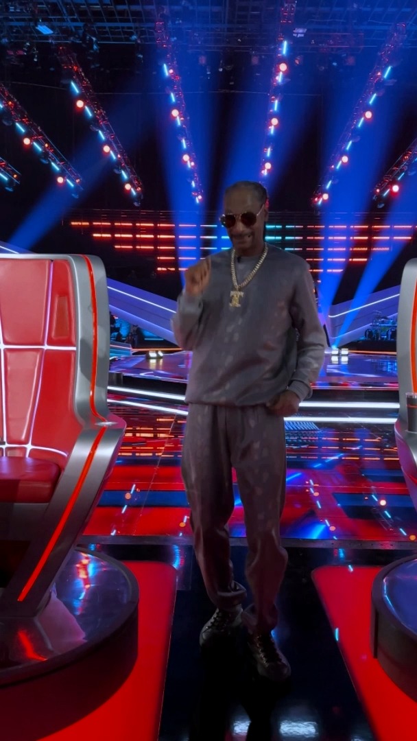 Mondays are for vibin'. ✌️ #TheVoice starts RIGHT NOW 8/7c on NBC Entertainment and streaming on Peacock.