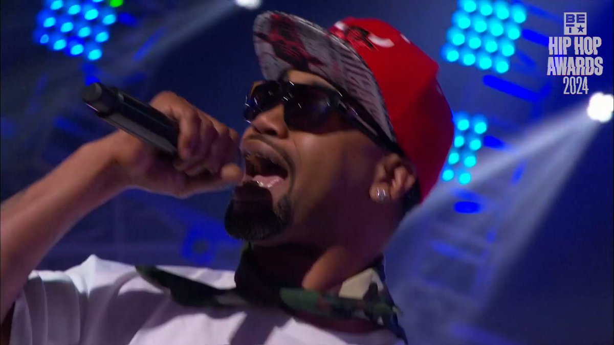 Juviiieeeeee! We can’t forget about the anthem that took over the ’99 and the 2000s. JUVENILE and Freshly light up the 2017 #HipHopAwards stage with ‘Back That Azz Up’ and remind us who put New Orleans on the map.