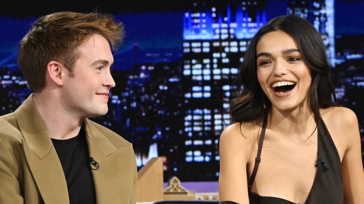 Kit Connor &amp; rachel zegler (she/her/hers) explain the Gen Z-ification of Romeo + Juliet on Broadway! #FallonTonight