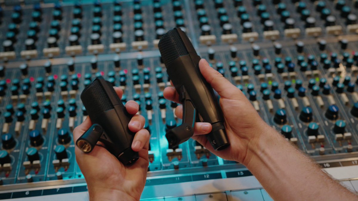 Anything. This is the mic for that. Welcome to the stage & studio, the MD 421 Kompakt! 🌟 Features a cardioid pickup pattern & remarkable dynamic range, delivering crystal-clear sound reproduction — plus, we redesigned the mounting clip #Kompakt421 ➡️