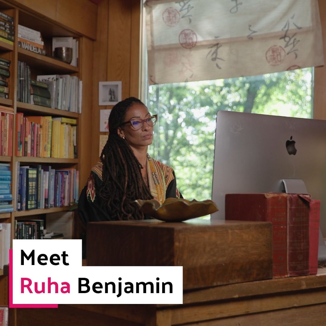 Meet Ruha Benjamin (Ruha Benjamin), a transdisciplinary scholar, writer, and 2024 #MacFellow exploring the ethical and social dimensions of innovation. Learn more about Ruha ⬇️