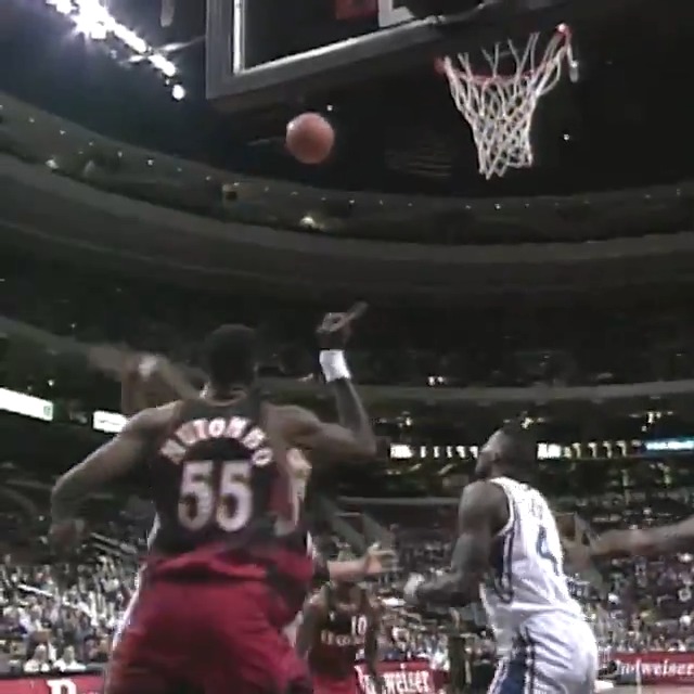 3 finger wags in one sequence! Dikembe Mutombo was a FORCE in the paint 😤
