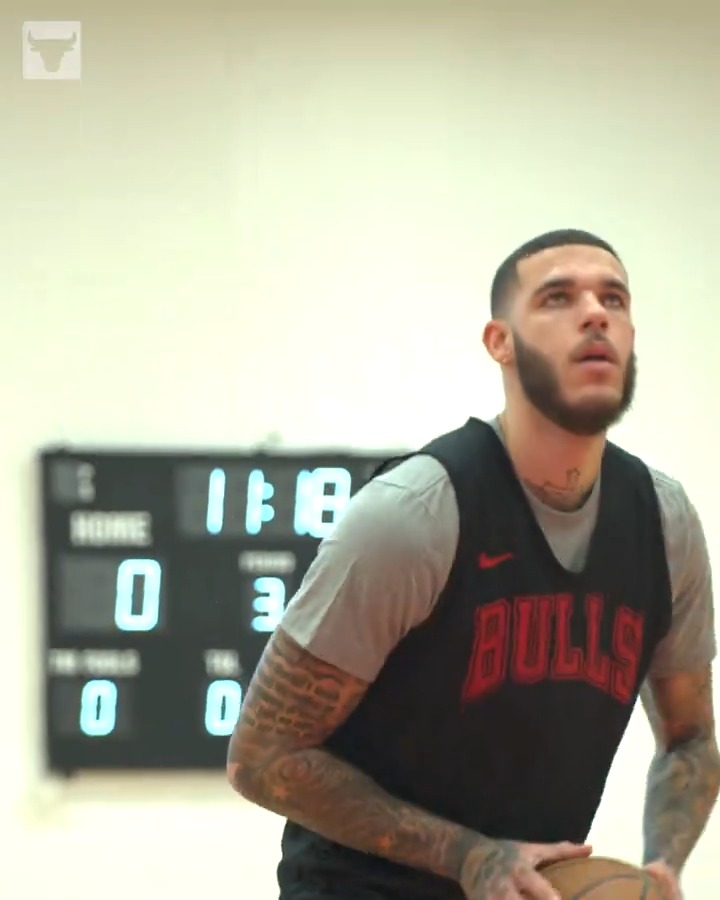 Lonzo Ball in the gym. 🔥🔥🔥 (via Chicago Bulls)
