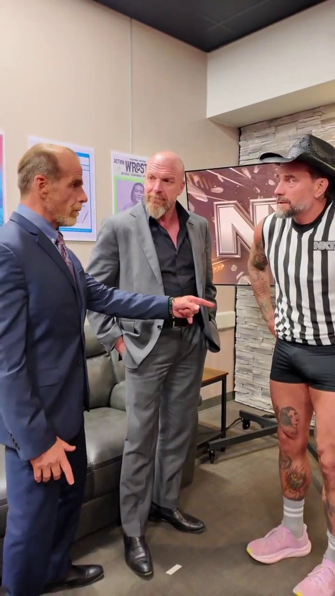 .Triple H and Shawn Michaels had to make sure player/coach was 100% ready to be the Special Guest Referee tonight... 😂 #WWENXT