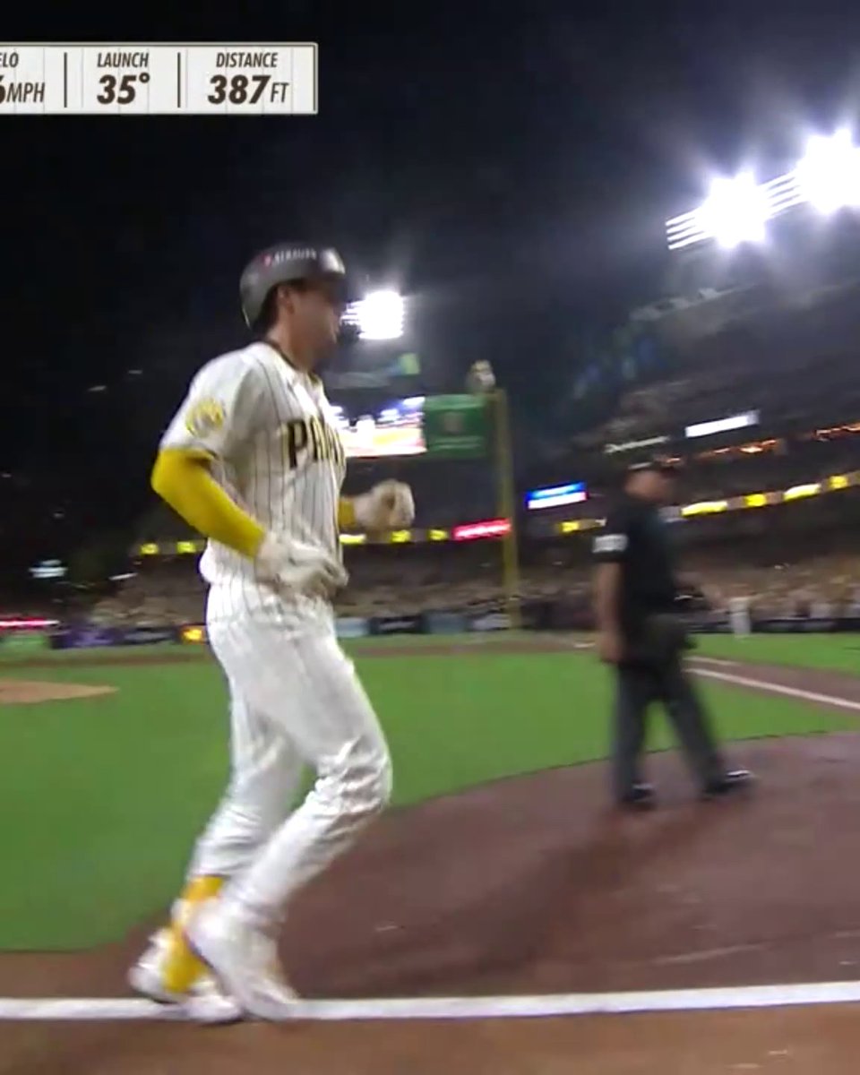 KYLE HIGASHIOKA EXTENDS THE PADRES LEAD TO 4-0 🔥