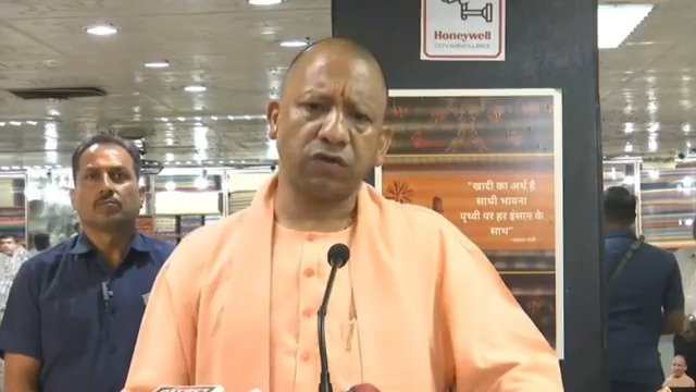 'राष्ट्रपिता' महात्मा गांधी जी ने कहा था... 'नारी सशक्तिकरण' के बगैर आप समाज को सुदृढ़ नहीं कर सकते, स्वावलंबी नहीं बना सकते...