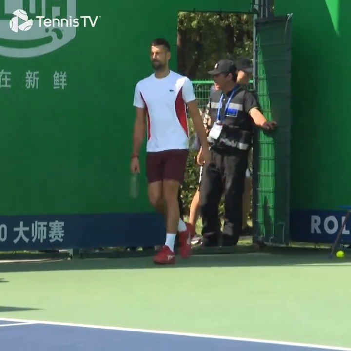 A champion's welcome 💥📢 Novak Djokovic getting in the groove with Holger Rune at the #RolexShanghaiMasters