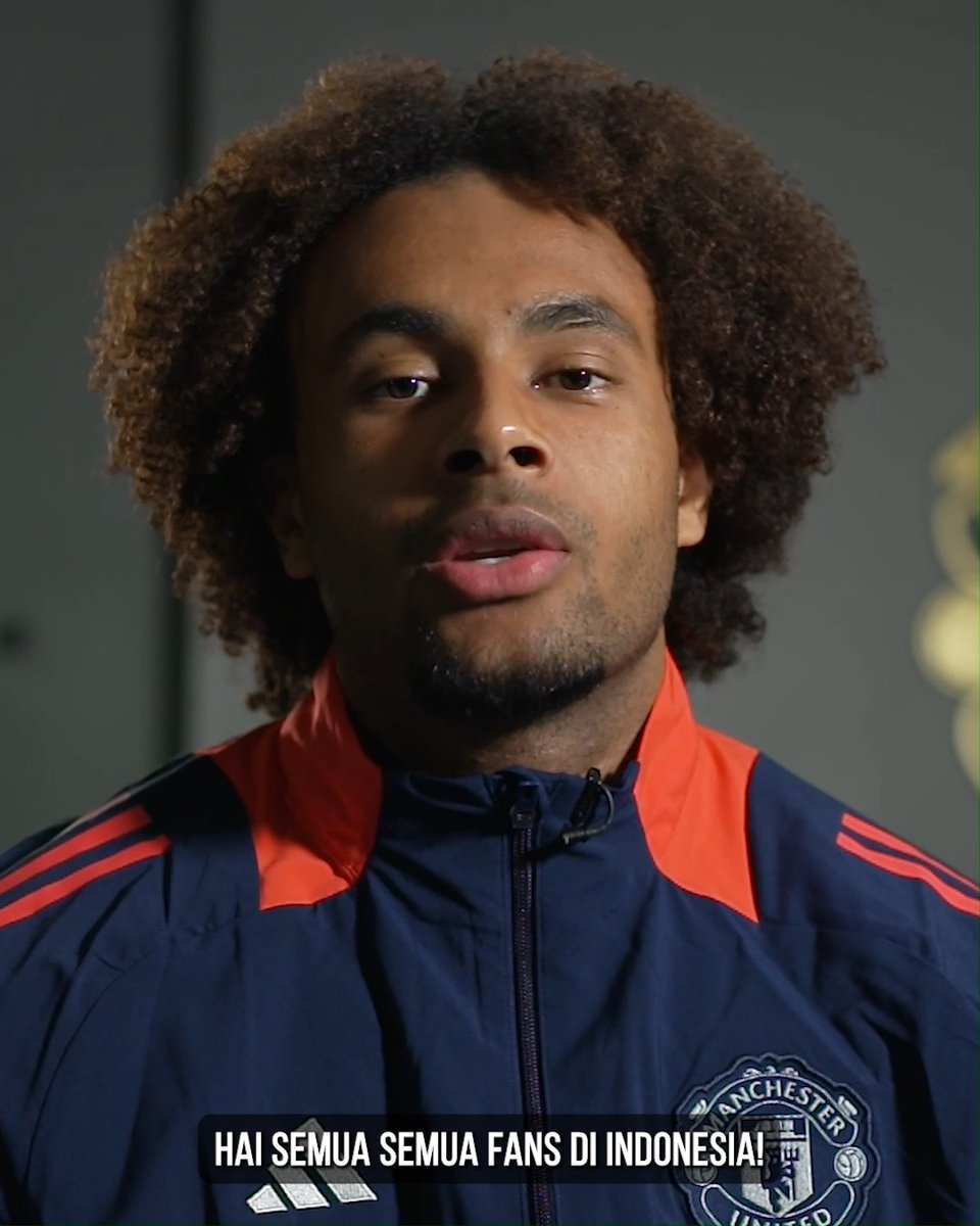 Menyambut #HariBatikNasional, Joshua Zirkzee punya pesan spesial untuk kalian semua. 😍 Bangga berbatik, bangga warisan budaya Indonesia. 🇮🇩 #MUFC