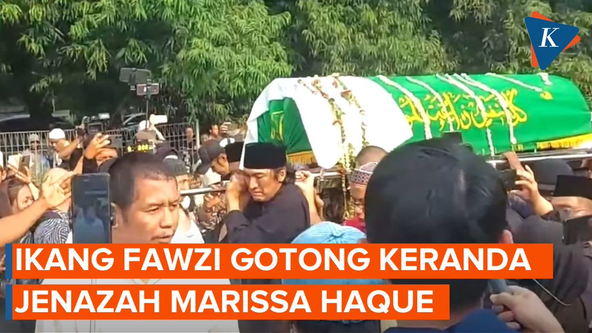 Momen Ikang Fawzi Ikut Gotong Keranda Jenazah Marissa Haque di TPU Tanah Kusir < #MarissaHaque #IkangFawzi