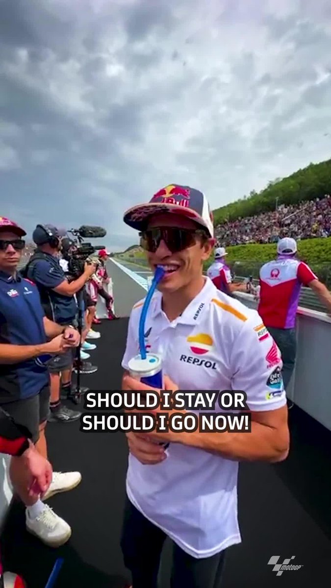 A year since Jack Miller and Cal Crutchlow decided to interrogate Marc Márquez on the rider fan parade bus 😅 #JapaneseGP 🇯🇵