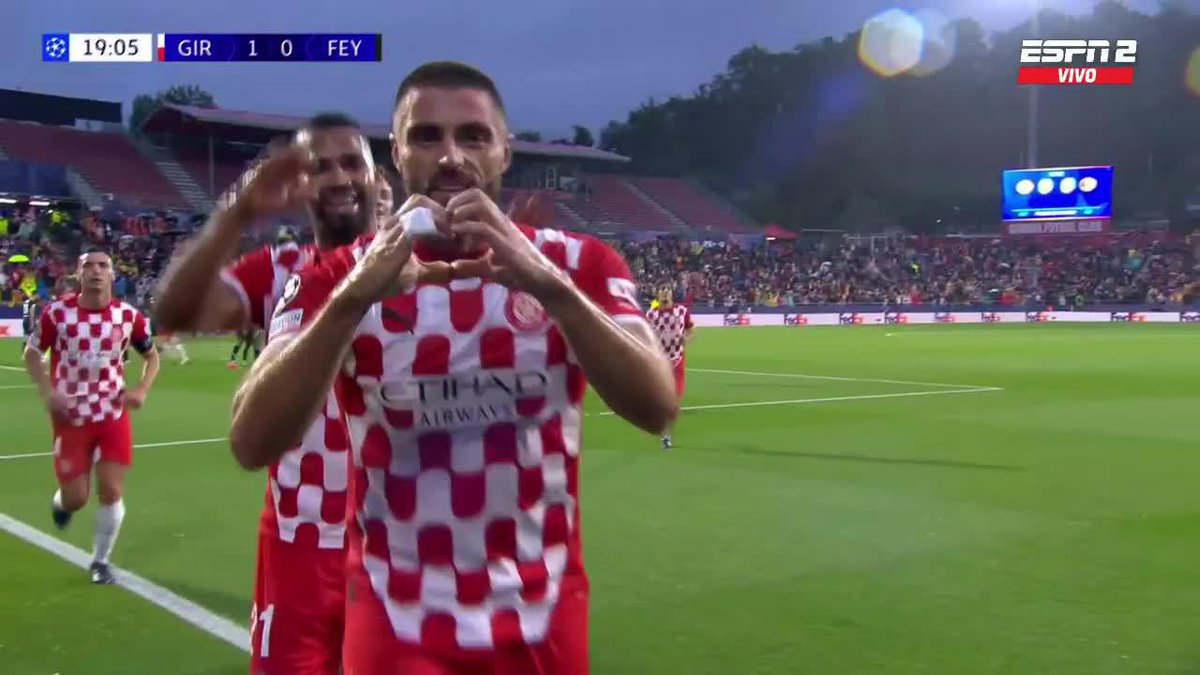 Primer gol de Girona 🇪🇸 en la historia de Champions 🏆. Firma de David López. Así establecía el 1-0 ante Feyenoord.