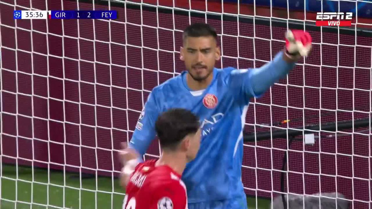 Paulo Gazzaniga 🇦🇷🧤 tapó este penal en el partido de Champions entre Girona y Feyenoord. 👇