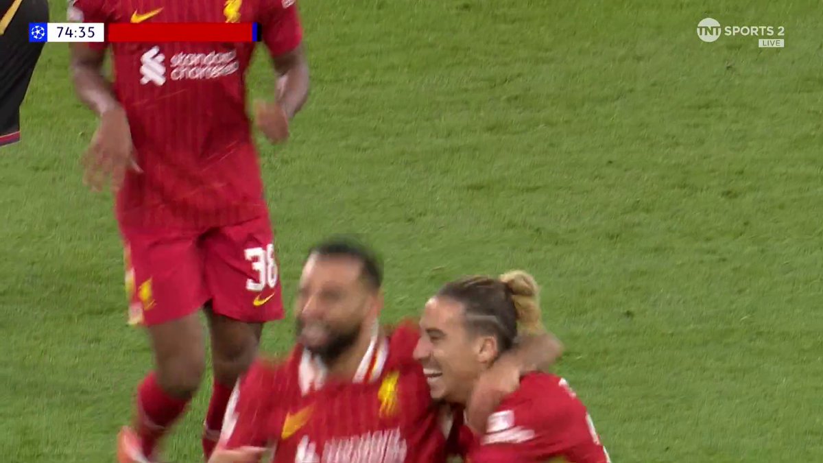 There's no stopping that 👑 Mo Salah with an incredible left-footed strike into the top corner 🎯 📺 TNT Sports & discovery+ UK