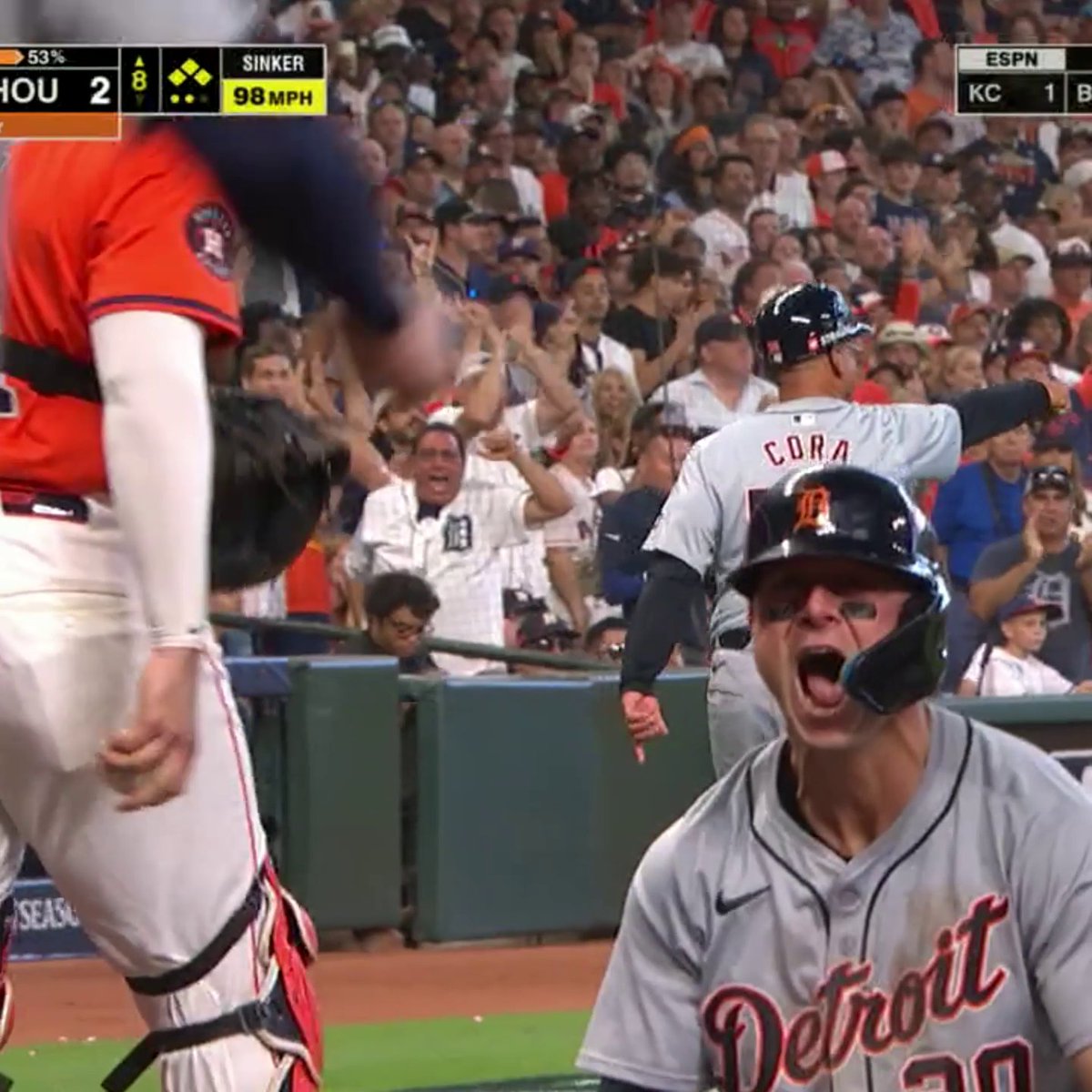 TIGERS GO UP 5-2 IN THE 8TH 👀