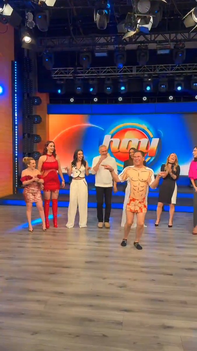 ¡PROMESA CUMPLIDA! #MarioBezares cumple su promesa por haber ganado #LaCasaDeLosFamososMx y baila el 'Cangrejito Playero' en Chikini 😂👏🤩