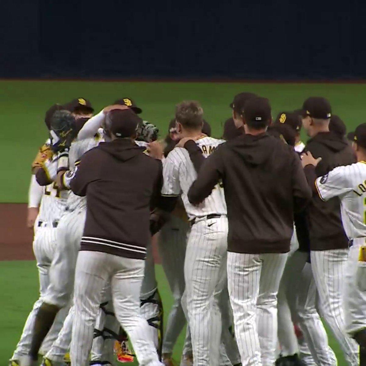 THE PADRES SWEEP THE BRAVES AND ARE HEADED TO THE NLDS 😤 They will face the Dodgers for a spot in the NLCS 👀