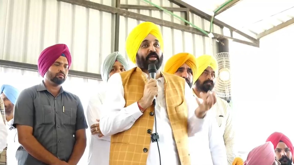 ਪੰਜਾਬ 'ਚ 13 ਹਜ਼ਾਰ ਤੋਂ ਵੱਧ ਪਿੰਡ ਹਨ, ਜਿੱਥੇ ਪੰਚਾਇਤੀ ਚੋਣਾਂ ਹੋਣ ਜਾ ਰਹੀਆਂ ਨੇ...ਮੈਂ ਸੂਬੇ ਦੇ ਹਰ ਇੱਕ ਪਿੰਡ ਦੇ ਵਾਸੀਆਂ ਨੂੰ ਅਪੀਲ ਕਰਦਾ ਹਾਂ ਕਿ ਉਹ ਚੰਗੇ ਬੰਦਿਆ ਦੀ ਚੋਣ ਕਰਨ ਤਾਂ ਜੋ ਪਿੰਡਾਂ ਦਾ ਉੱਚ ਪੱਧਰੀ ਵਿਕਾਸ ਹੋ ਸਕੇ...ਸਰਬ ਸੰਮਤੀ ਕਰਨ ਵਾਲੀਆਂ ਪੰਚਾਇਤਾਂ ਨੂੰ ਸੂਬਾ ਸਰਕਾਰ ਵੱਲੋਂ 5 ਲੱਖ ਰੁਪਏ ਇਨਾਮ ਵਜੋਂ ਦਿੱਤੇ ਜਾਣਗੇ..