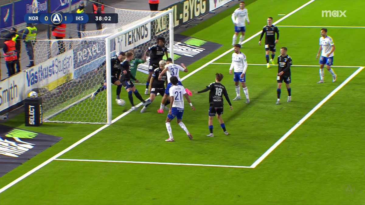 IFK Norrköping ropar på mål efter den här situationen! 🔎 Inget mål dömt. 📲 Se matchen på Max