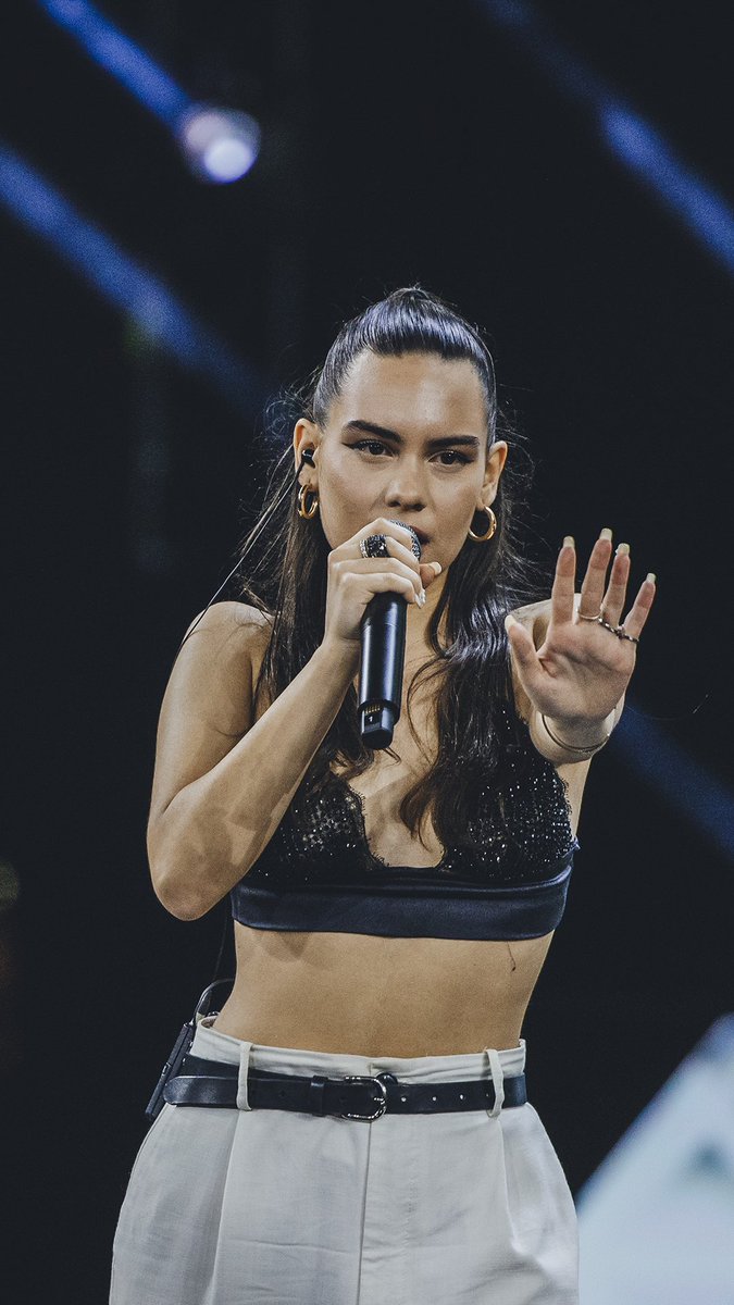 immagina essere guardata così da achille lauro #XF2024
