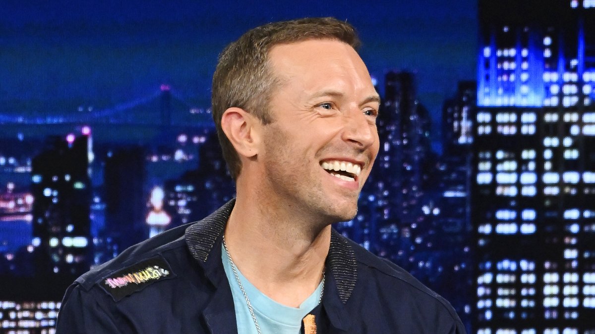 The vinyls for Coldplay’s new album, Moon Music were made from recycled plastic bottles! #FallonTonight