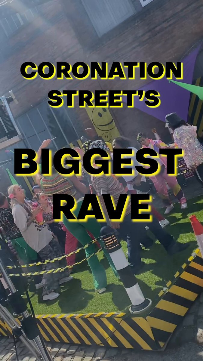 Join us tonight for Weatherfield's biggest rave! Don't forget your glow sticks 😜🥳 8pm, ITV & ITVX #Corrie