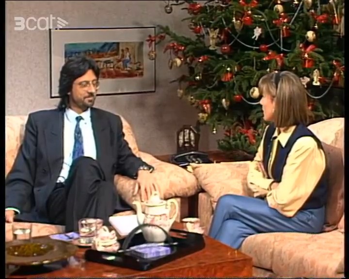 Recordeu aquell any en què TV3 va decidir no fer programa de Cap d'Any? Va ser l'any 1990. Així ho va justificar el cap de programes, Oleguer Sarsanedas, en el programa "Com a casa." La polèmica estava servida
