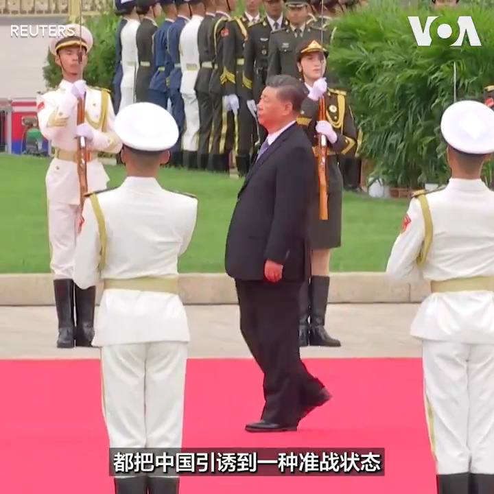 在9月30日中国烈士纪念日这一天，中国领导人习近平向英烈们敬献花篮。分析人士说，在中国历届领导人中，习近平是最重视纪念烈士的。他在渲染一种气氛，把中国引诱到“准战”的状态。然而，在和平时期鼓励人民牺牲奉献生命，是一种倒行逆施。报道：