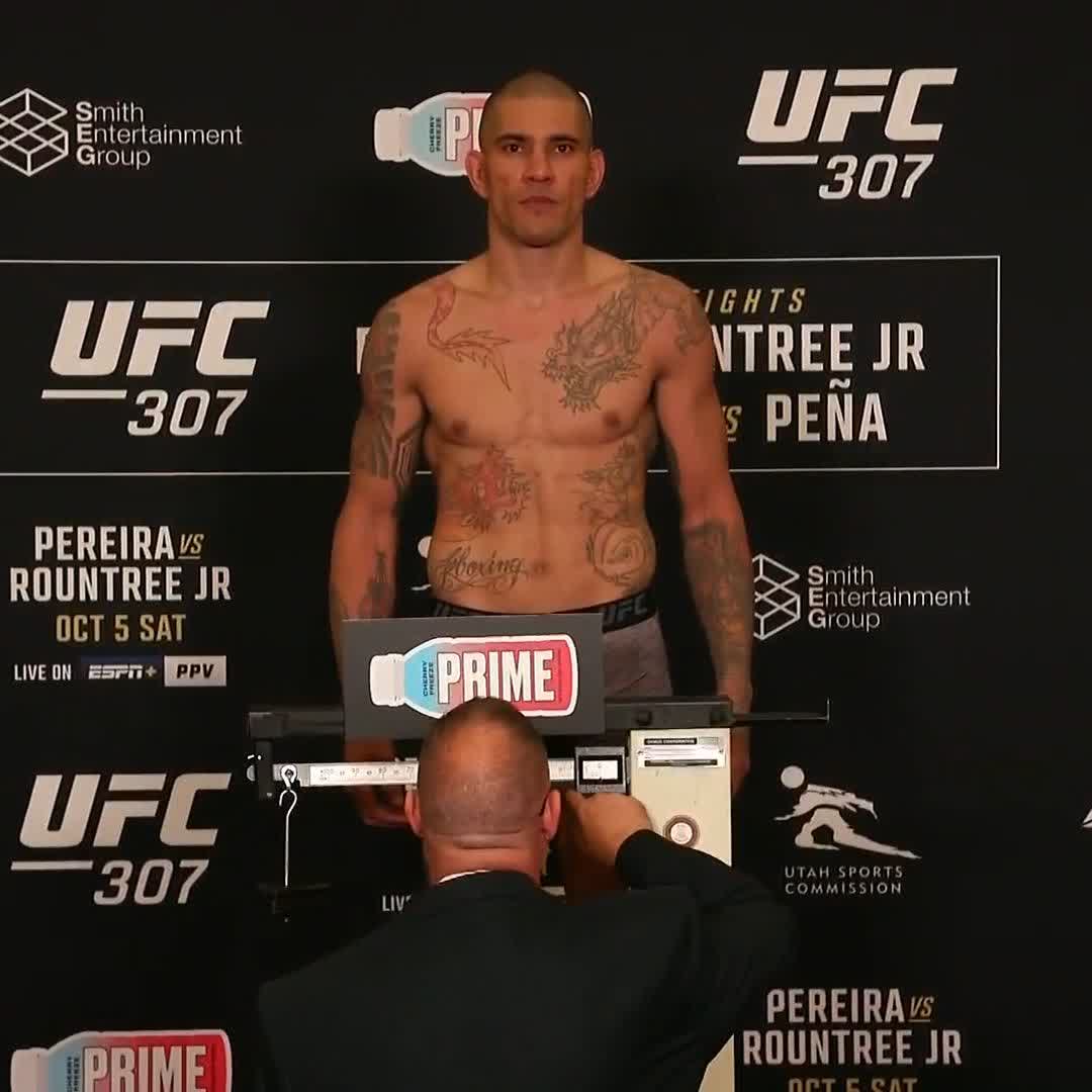 🗿 Chama! El campeón Alex "Poatan" Pereira marca 205 libras🏆 #UFC307
