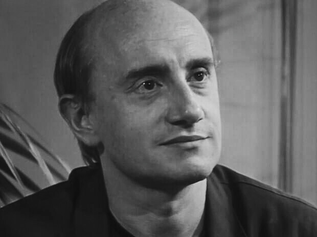 « Les salopards et les cons qui ont la possibilité de s’épanouir, ils n’hésitent pas… » ⭐️ En 1988 sur le divan d’Henry Chapier. Michel Blanc, membre de la troupe du Splendid, se confie à cœur ouvert sur l’argent et la gloire. Un portrait touchant à retrouver sur madelen… 🤍
