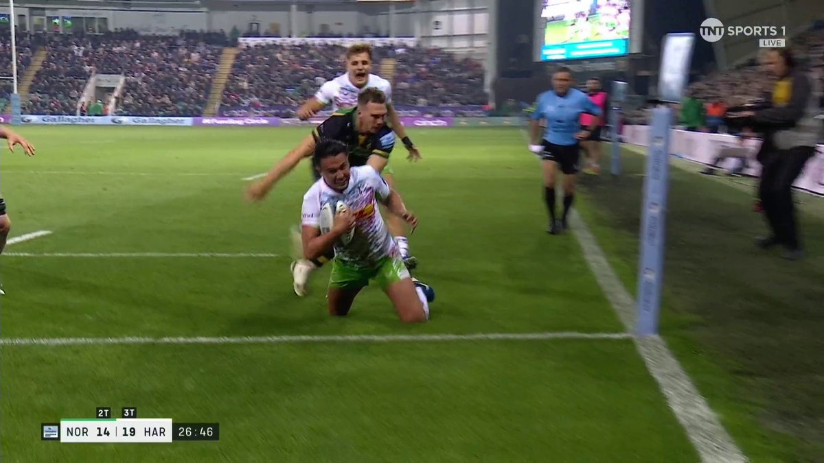 "It's a mile forward isn't it?" - Austin Healey 🏉 Marcus Smith at the double but was the pass to him forward? #GallagherPrem | #NORvHAR