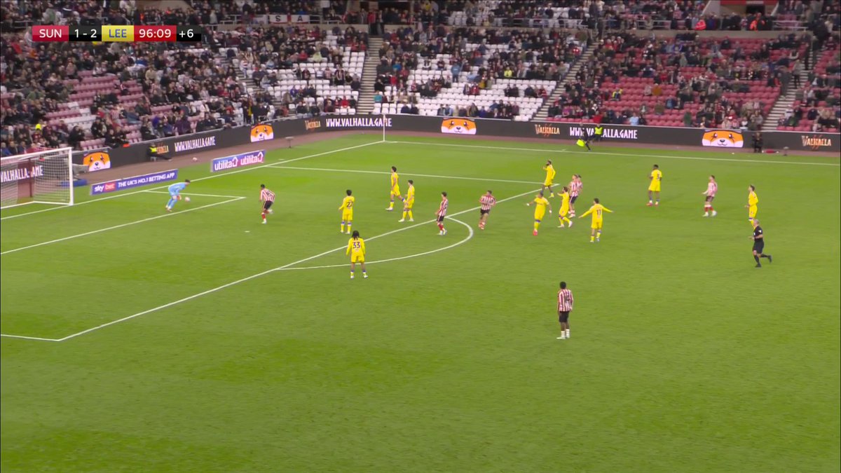 "WHAT HAS HE DONE?!" 🤯 A mistake from Meslier GIFTS Sunderland the equaliser! 🎁