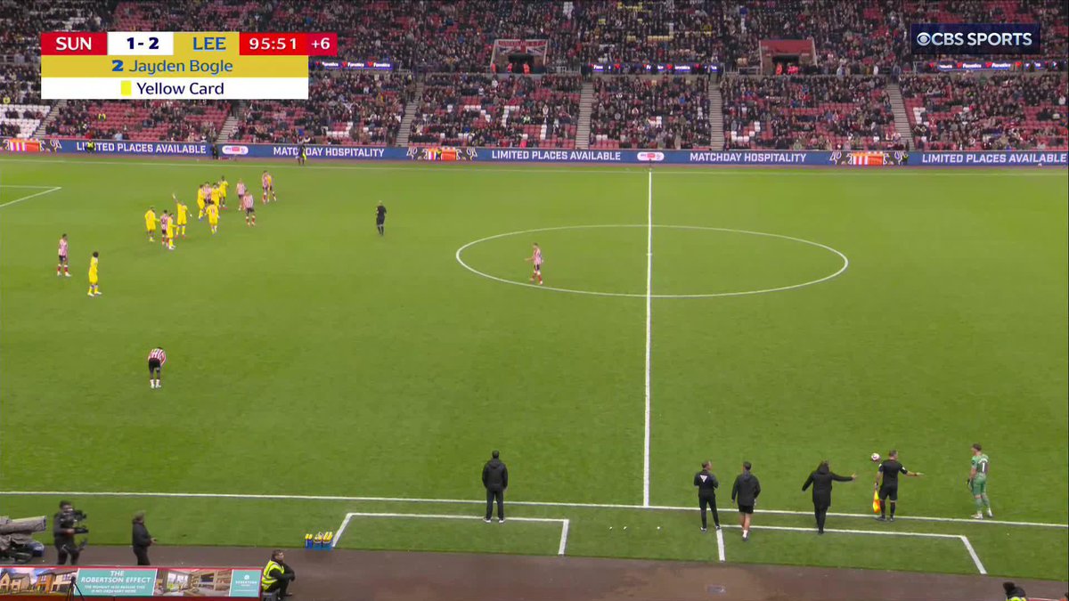 A GOALKEEPING MISTAKE YOU HAVE TO SEE TO BELIEVE 🫣 Sunderland equalize in the 96th minute against Leeds after this all-time howler from Ilian Meslier 🤯