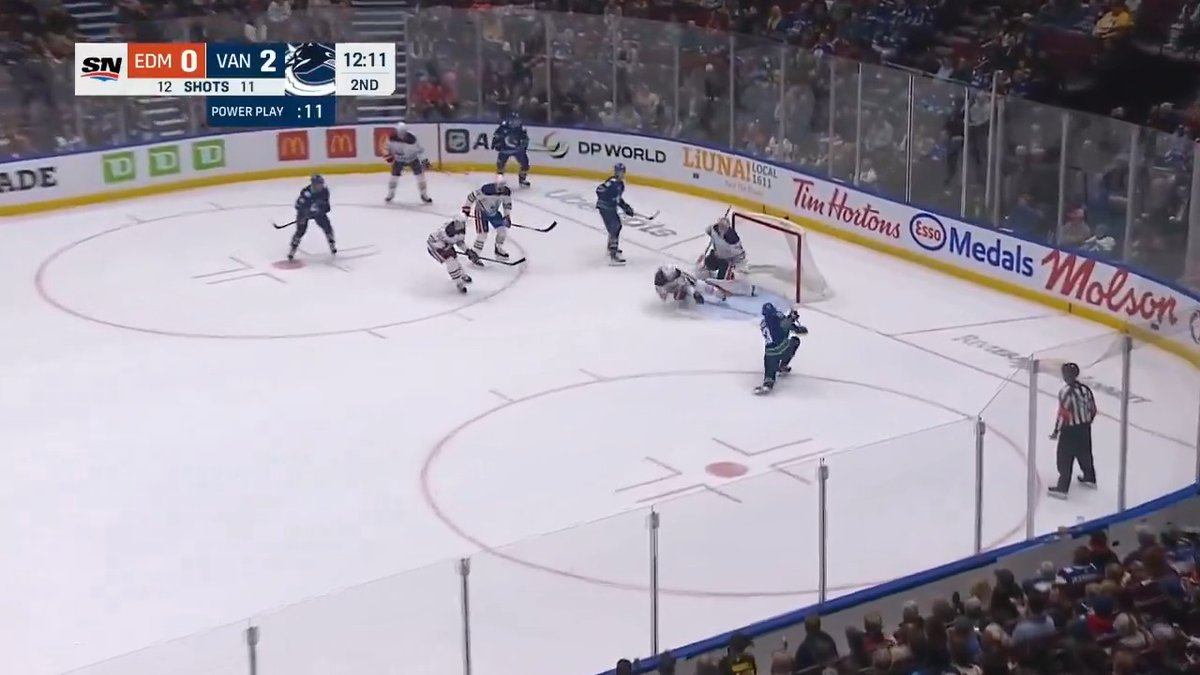 Power play passing on point 👌