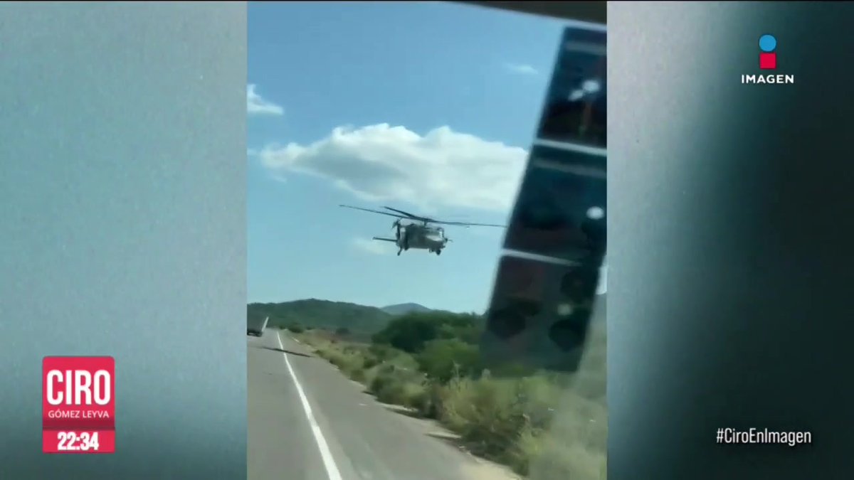 Este es el momento en que un helicóptero de la Marina persiguió y disparó contra una camioneta en la que iban civiles armados huyendo de la Guardia Nacional, en #Angostura, #Sinaloa: