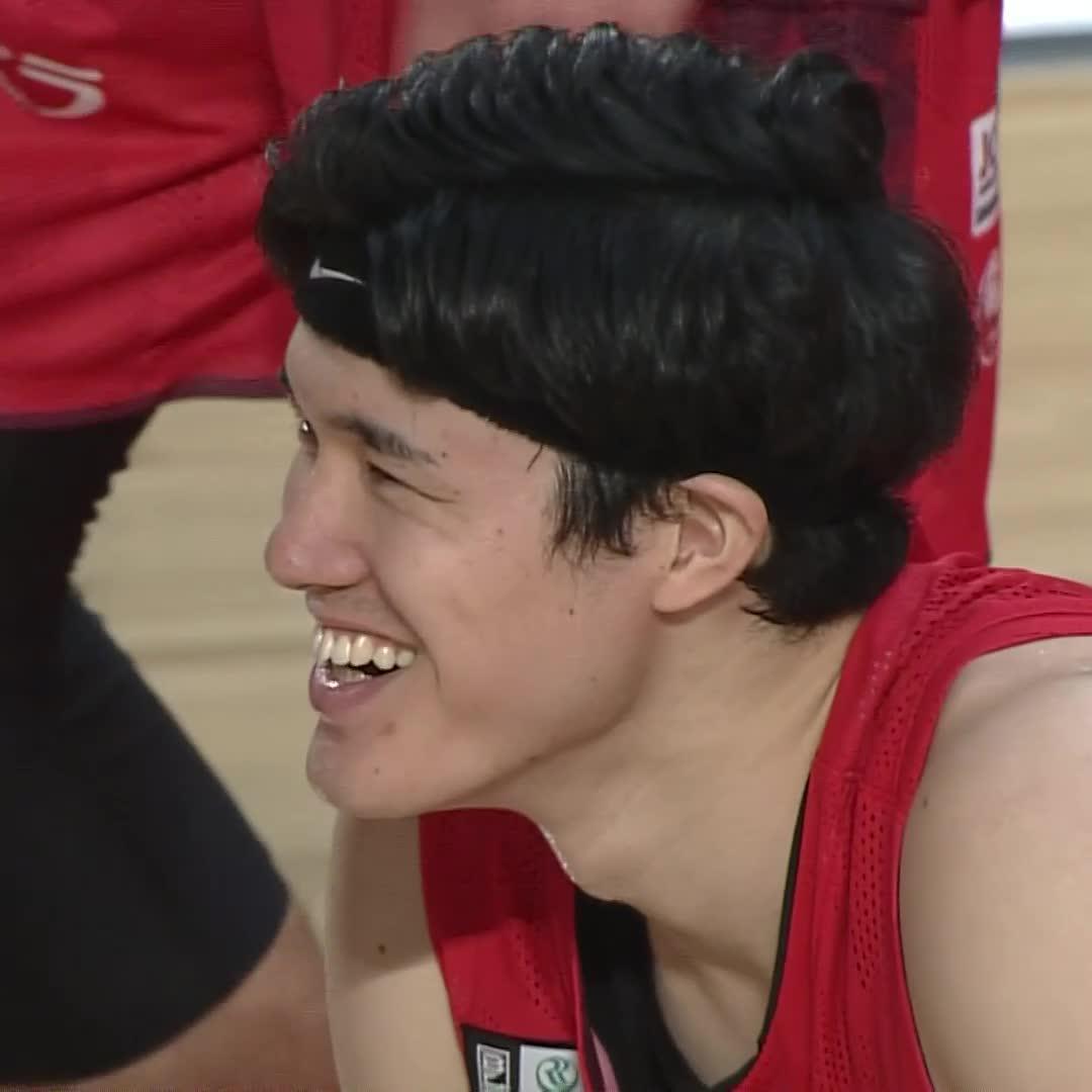 渡邊雄太、未知との遭遇😂 Marcus Tobin Yuta Watanabe (マネージャー管理) 千葉ジェッツふなばし 🛫PAINT IT JETS✨ #Bリーグ #りそなグループ #Bリーグ開幕