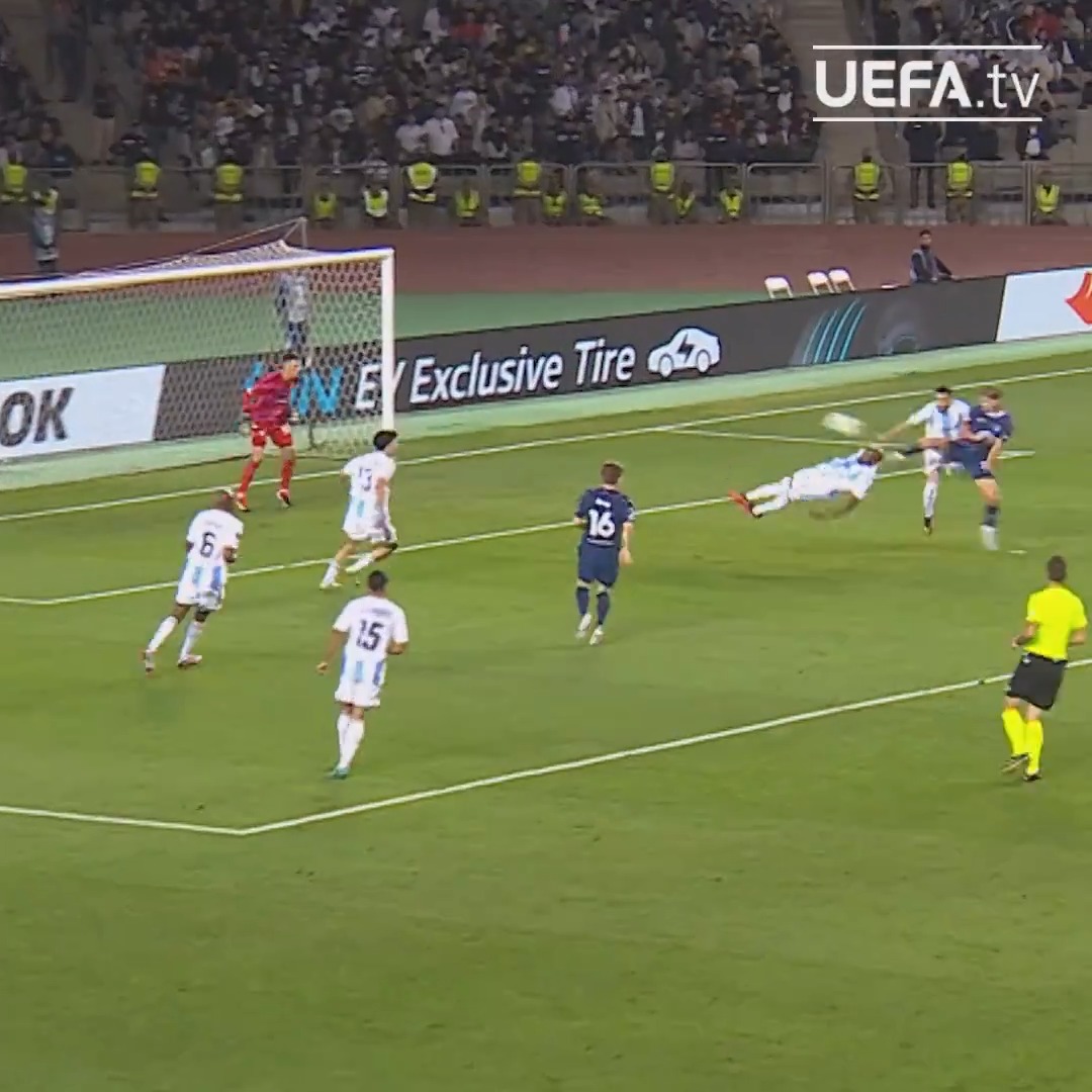 Erik Botheim. To even attempt this... 😳 Malmö FF | #UEL