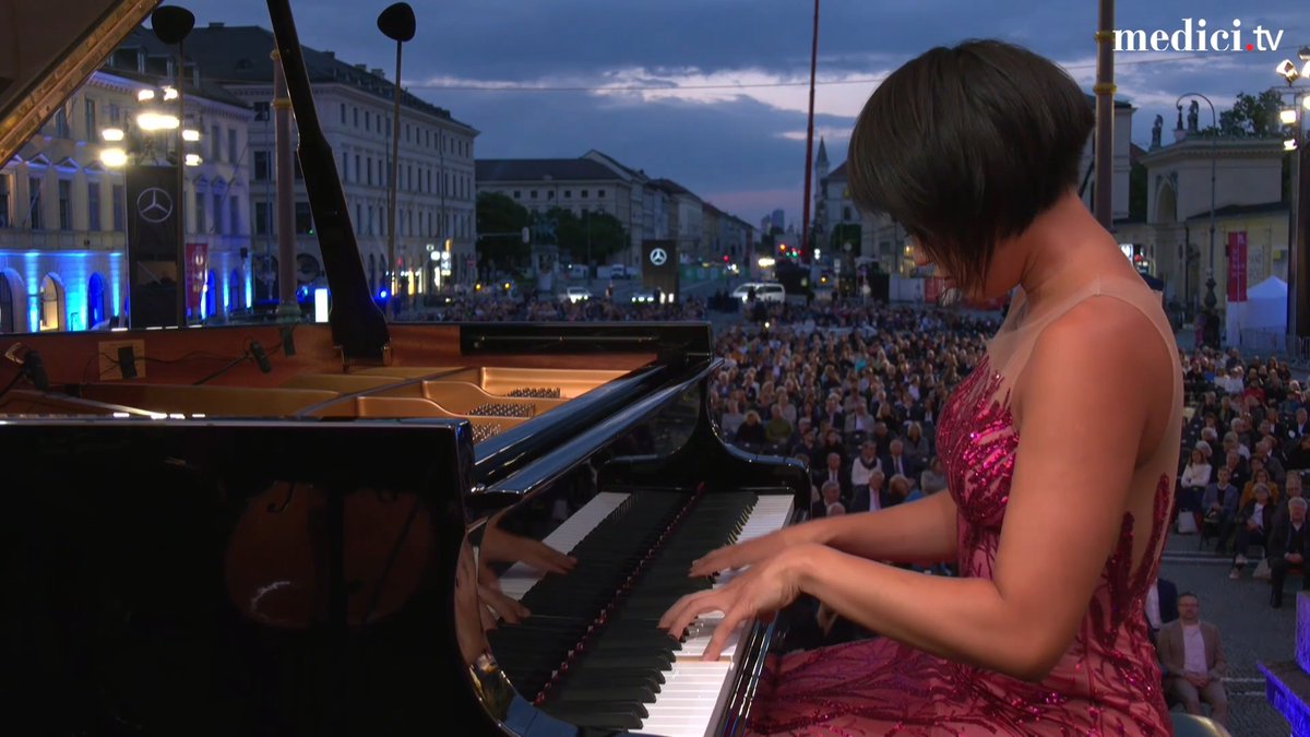 [LEAVING SOON]🎹✨ Before it's too late, watch pianist Yuja interpret Rachmaninov's Piano Concerto No. 2 under lorenzo viotti with the Munich Philharmonic. Relive the hopeful second movement, Adagio Sostenuto now on 🎹✨