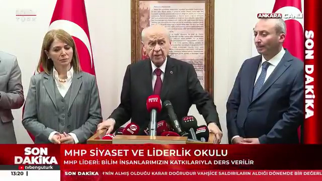 İşi gücü bırakmış MHP düşmanlığıyla varlıklarını devam ettiren Halk Partisi'ni de kınıyorum. Aynı zamanda onların televizyonunu da kınıyorum. Akıllarını başlarına alsınlar, huzuru bozmasınlar.