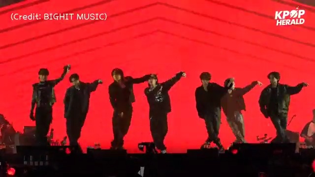 -star 2 tahun lalu mereka pamitan dengan ngadain konser gratis segede ini, seefort itu mereka sama fansnya Gini rasanya dibucinin balik secara ugal-ugalan ☺️