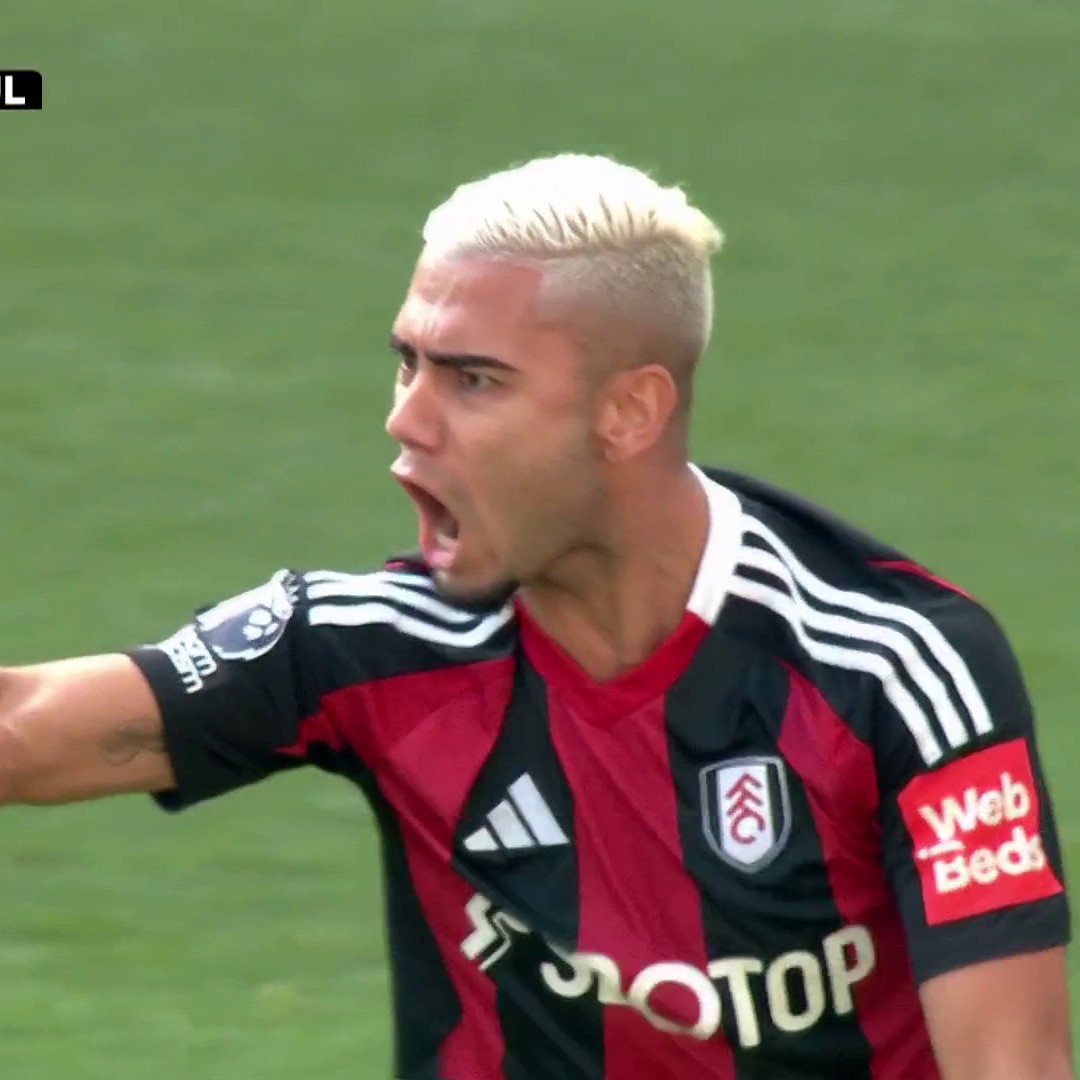 This is an absolutely disgusting assist from Raúl Jiménez 🤤 (via NBC Sports Soccer)