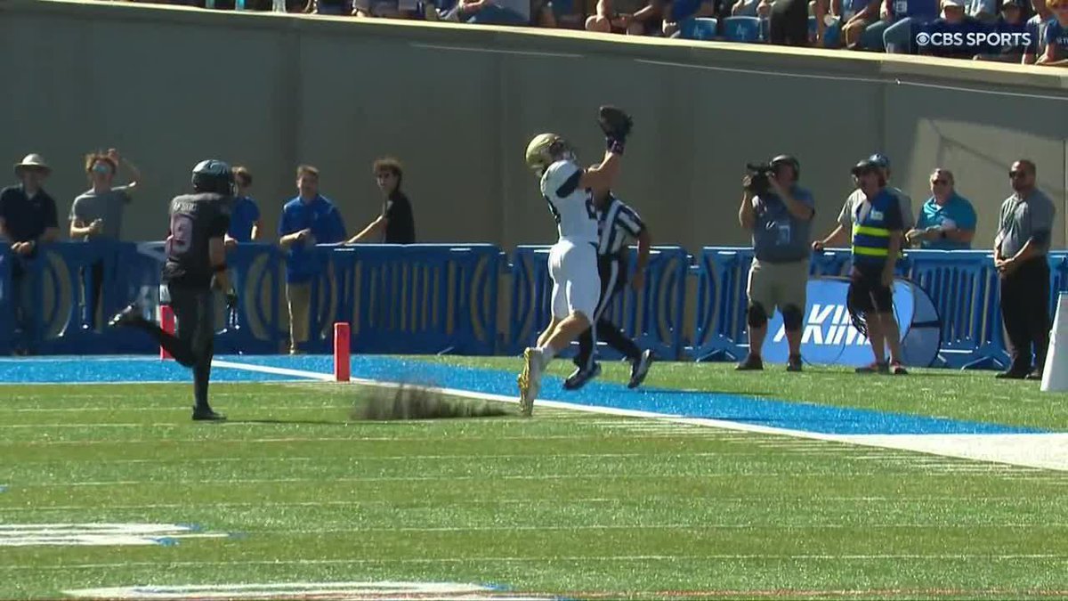 Eli Heidenreich with a RIDICULOUS toe drag. After review, this was complete for Navy Football.