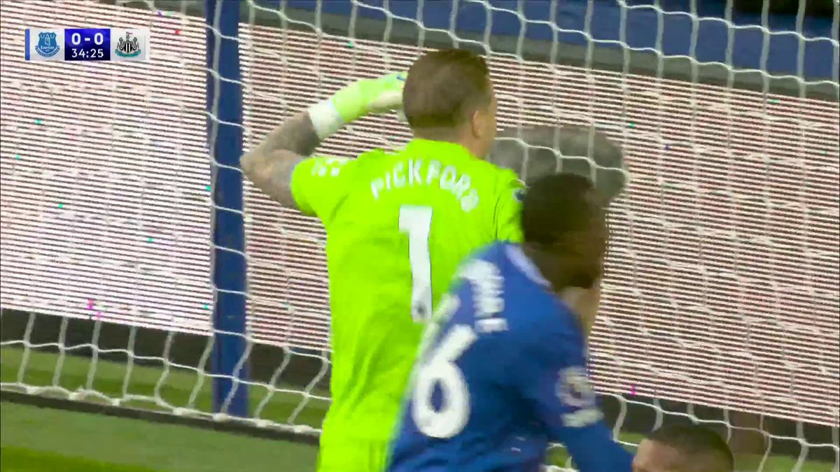 "The reaction is like Everton have scored a last-minute winner." 😨 What a SAVE from Jordan Pickford as he denies Anthony Gordon's penalty ❌