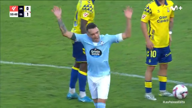 đ„ ÂĄEXPULSADO Iago Aspas! Las dos amarillas han sido por protestar. El jugador del Celta pide al equipo que abandone el campo. #LaCasaDelFĂștbol #LALIGAEASPORTS