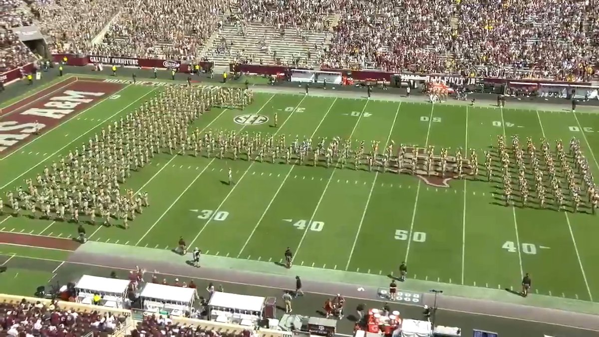 This never gets old 🎶 #GigEm | 👍