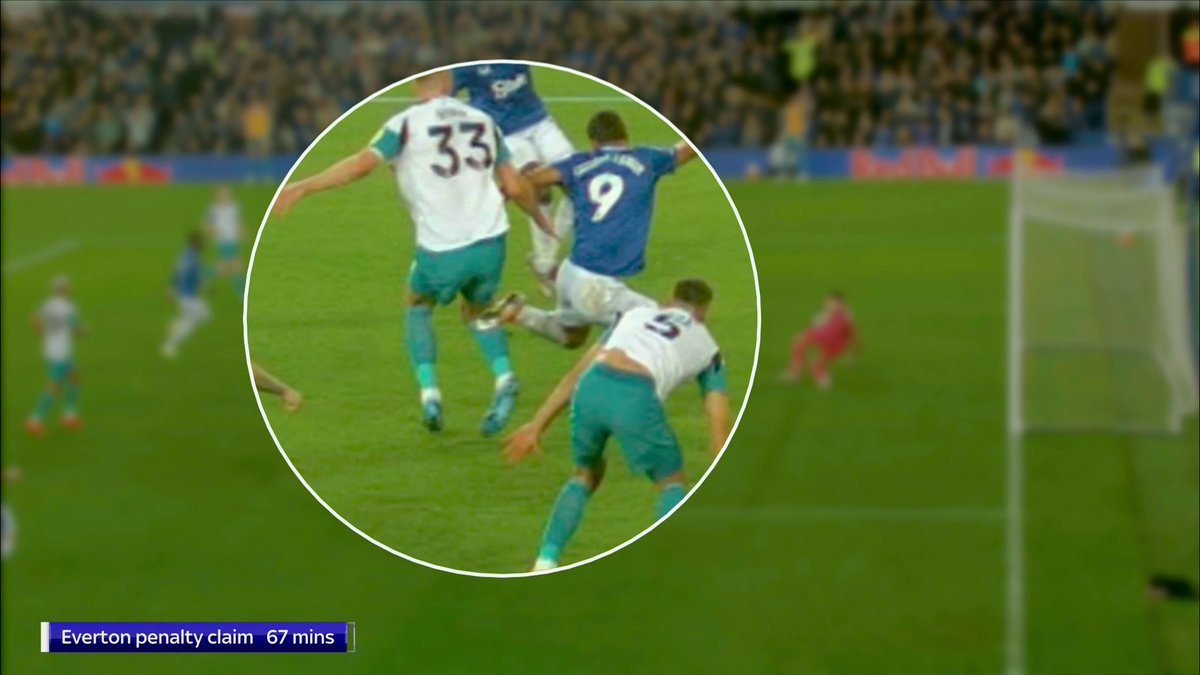 "If I'm a defender it's 100% not a penalty, If I'm an attacker it's a penalty and a red card" 😅 Phil Jagielka on Everton's penalty appeal 🗣️