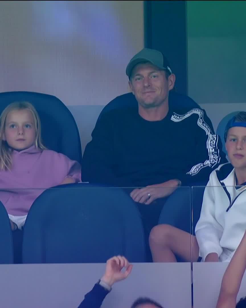 Look who's at the Bernabéu 🥺 #LALIGAHighlights | Toni Kroos