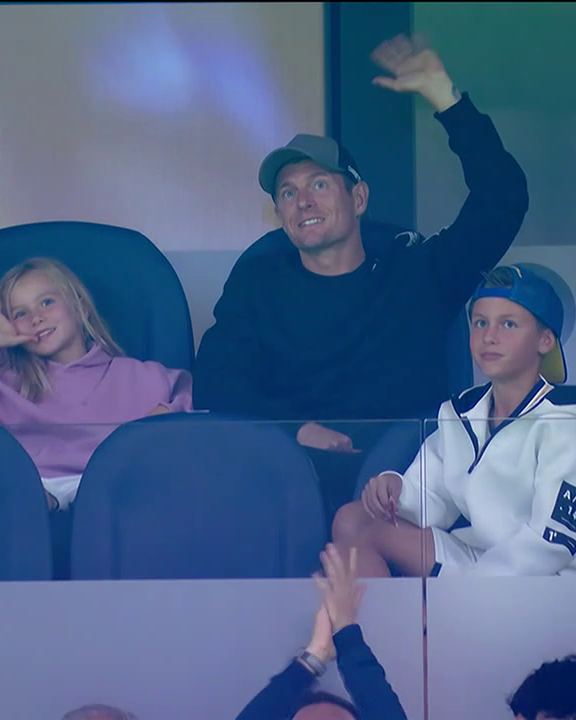 La ovación que se llevó Toni Kroos en el Santiago Bernabéu 🥹👏.
